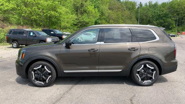 2023 Kia Telluride Vehicle Photo in MOON TOWNSHIP, PA 15108-2571