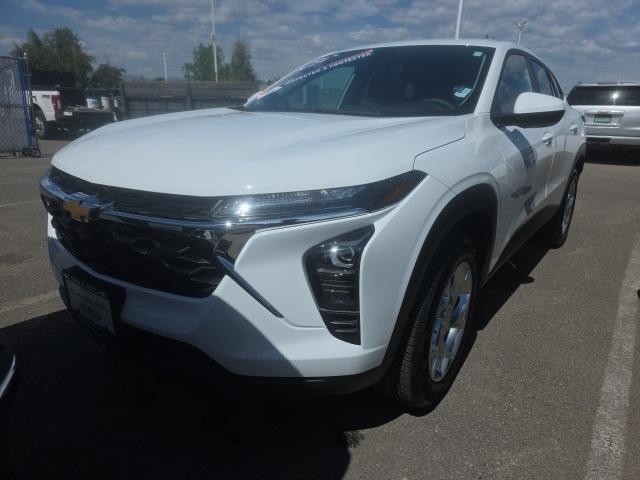 2024 Chevrolet Trax Vehicle Photo in ENGLEWOOD, CO 80113-6708