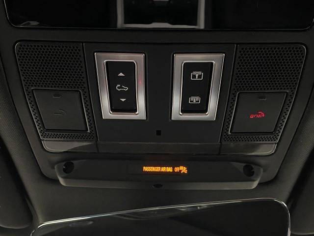 2025 Defender Vehicle Photo in Appleton, WI 54913