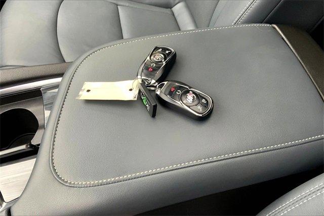 2022 Buick Enclave Vehicle Photo in TOPEKA, KS 66609-0000