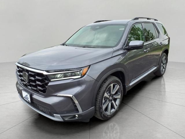 2025 Honda Pilot Vehicle Photo in Oshkosh, WI 54904