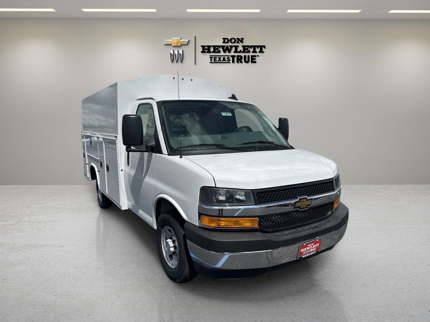 2025 Chevrolet Express Cutaway 3500 Vehicle Photo in GEORGETOWN, TX 78626-7508