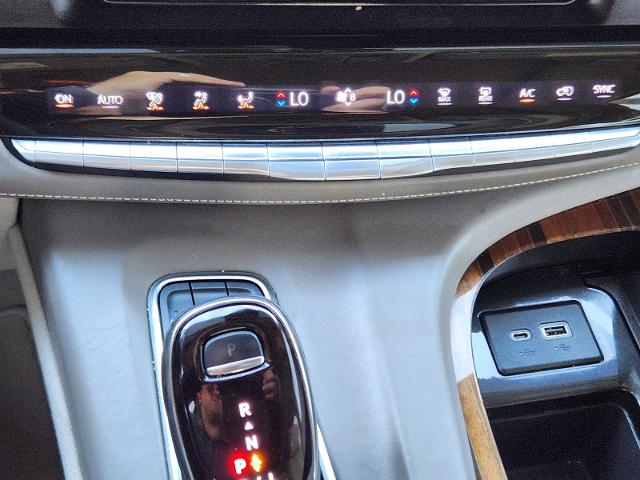 2022 Cadillac Escalade Vehicle Photo in DENTON, TX 76210-9321