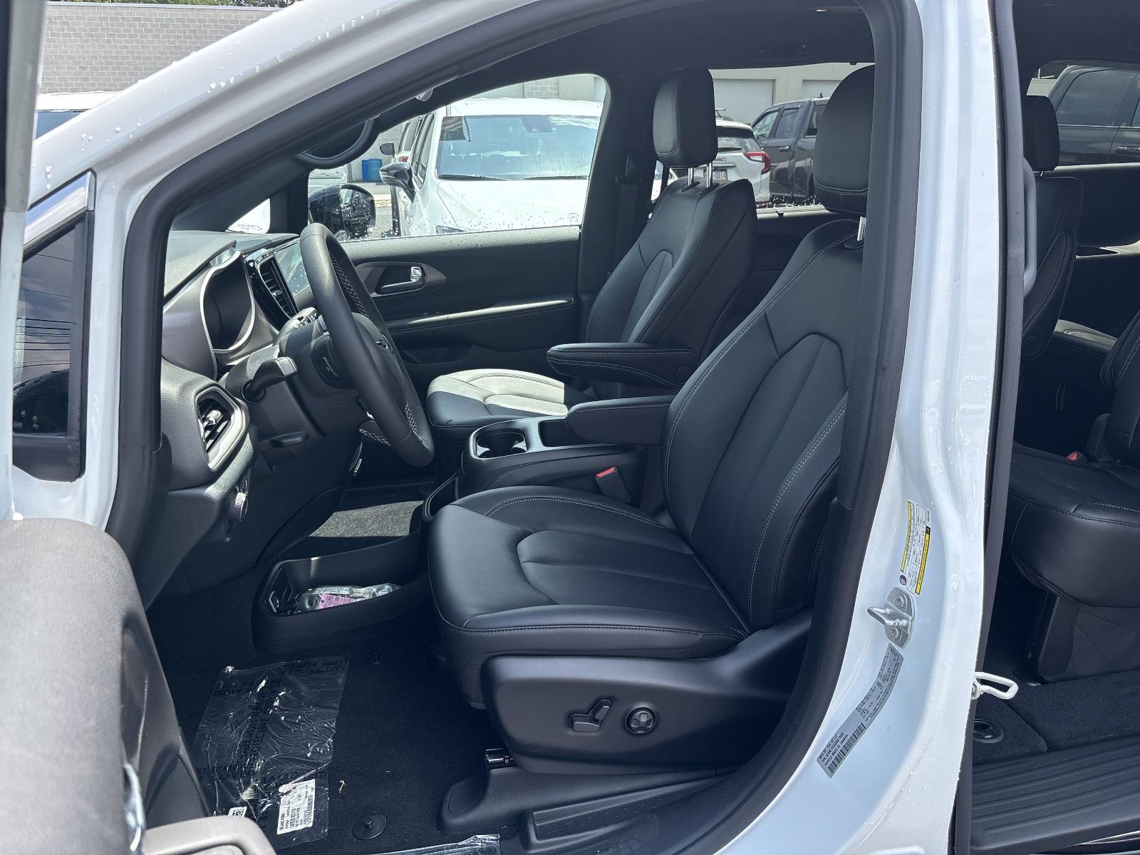 2025 Chrysler Voyager Vehicle Photo in Mechanicsburg, PA 17050-1707