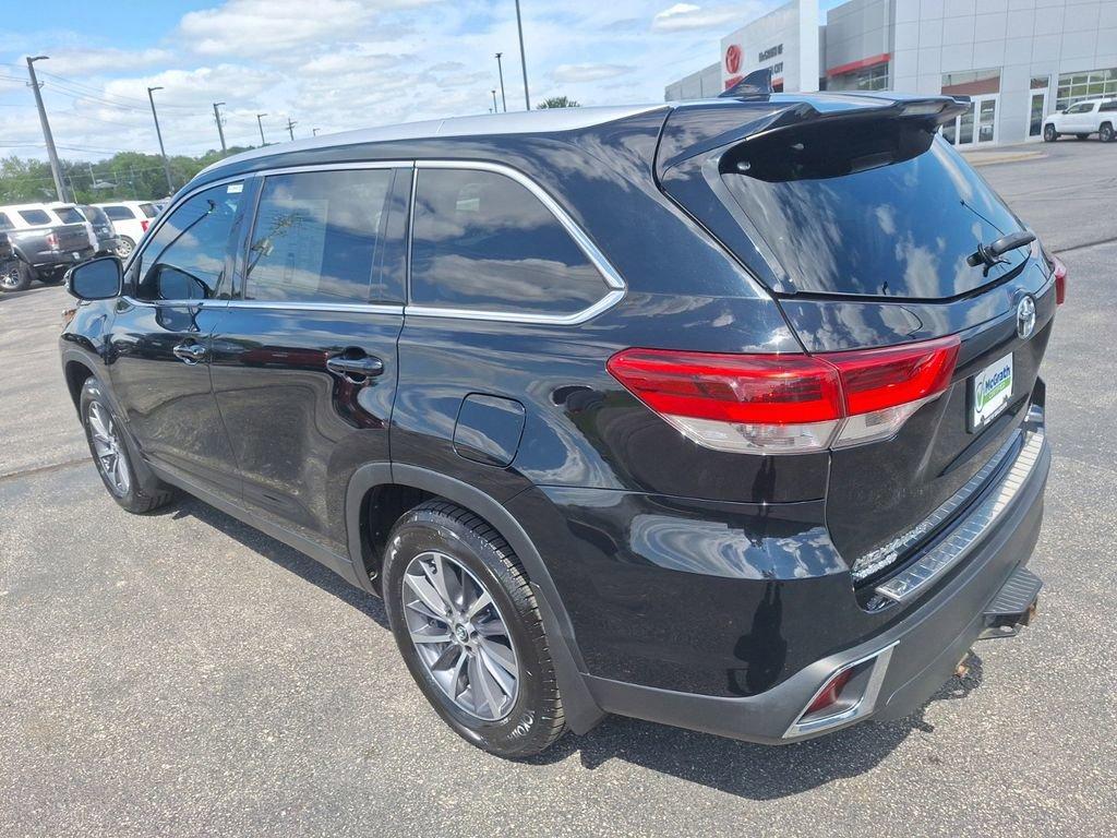 2019 Toyota Highlander Vehicle Photo in Marion, IA 52302