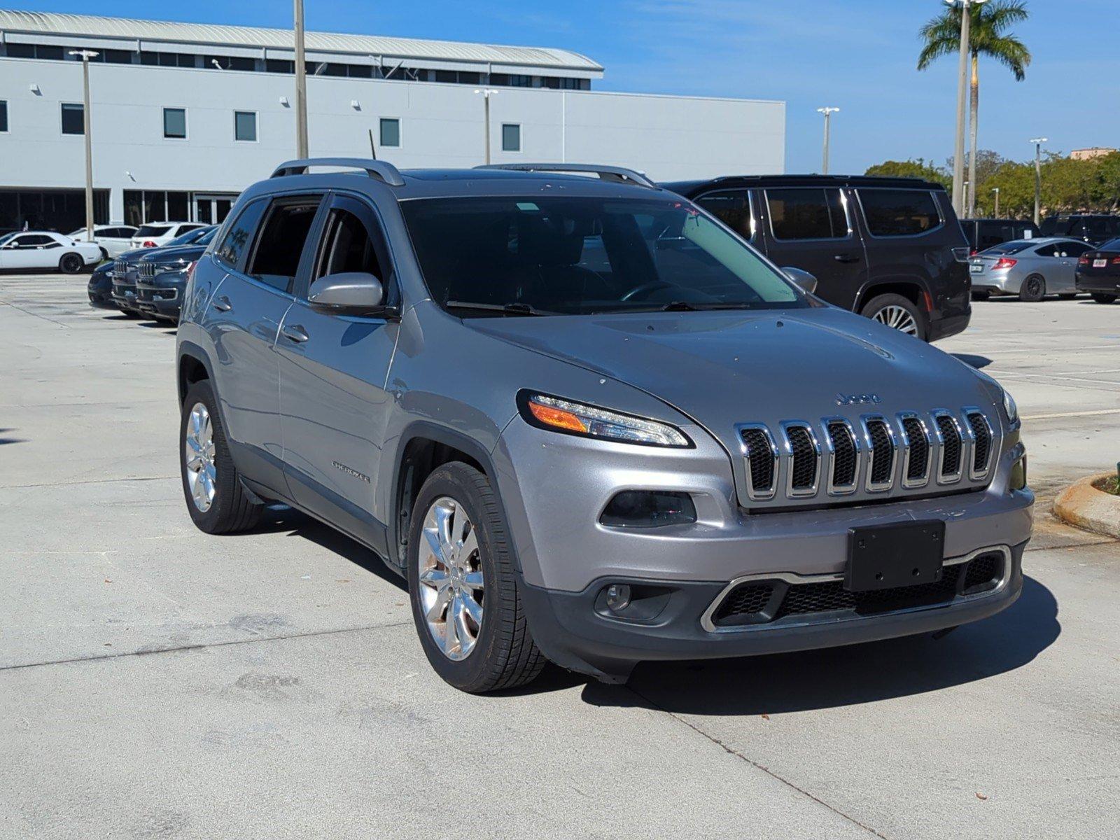 2017 Jeep Cherokee Vehicle Photo in Pembroke Pines, FL 33027