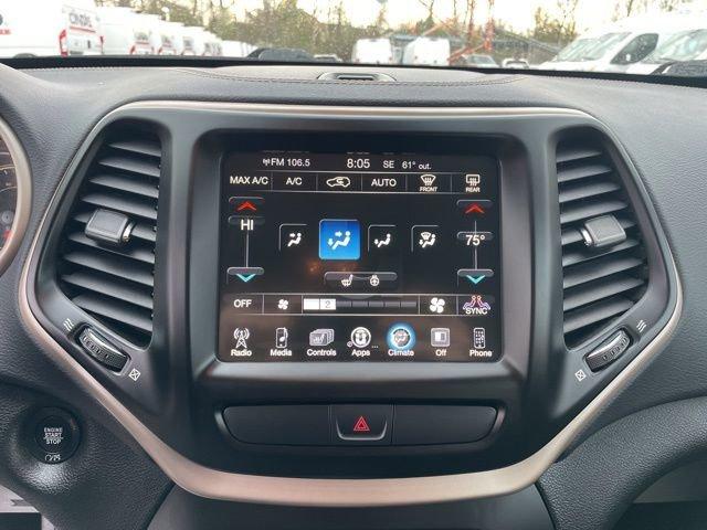 2017 Jeep Cherokee Vehicle Photo in MEDINA, OH 44256-9631