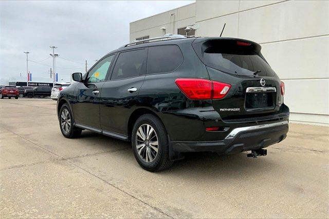 2018 Nissan Pathfinder Vehicle Photo in TOPEKA, KS 66609-0000