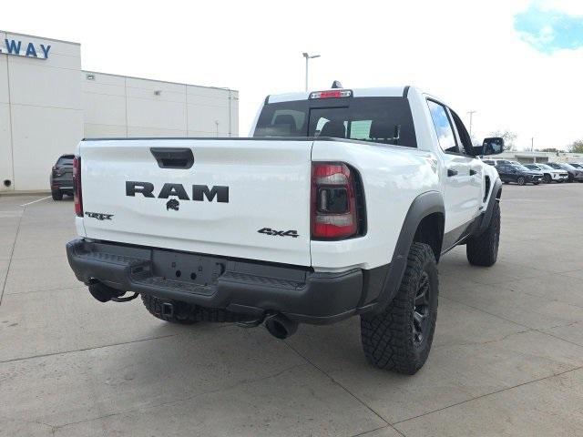 2024 Ram 1500 Vehicle Photo in ENGLEWOOD, CO 80113-6708
