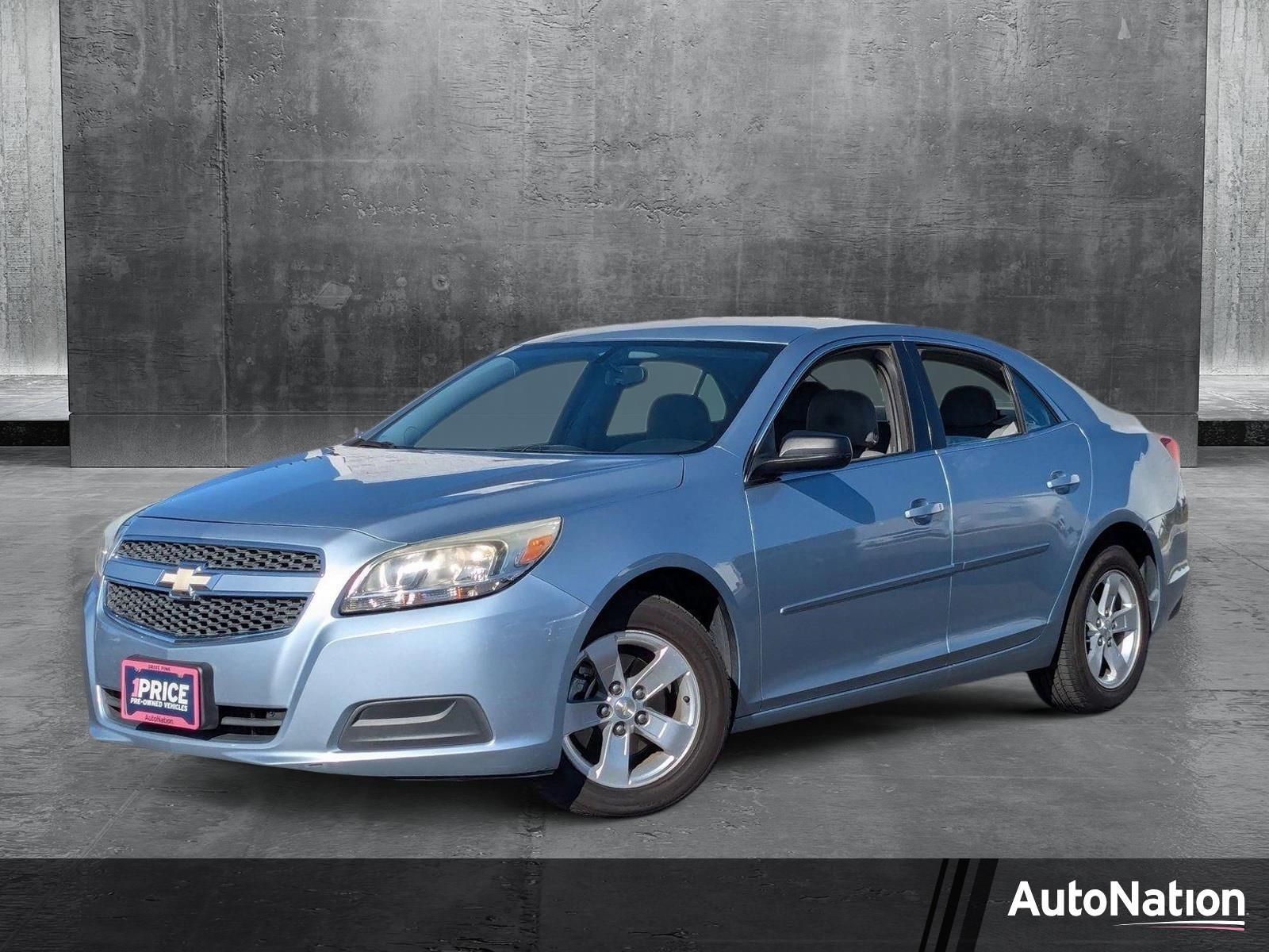 2013 Chevrolet Malibu Vehicle Photo in VALENCIA, CA 91355-1705