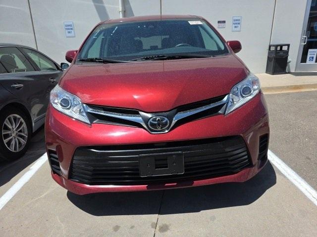 2018 Toyota Sienna Vehicle Photo in ENGLEWOOD, CO 80113-6708