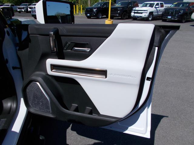 2023 GMC HUMMER EV Pickup Vehicle Photo in LOWELL, MA 01852-4336