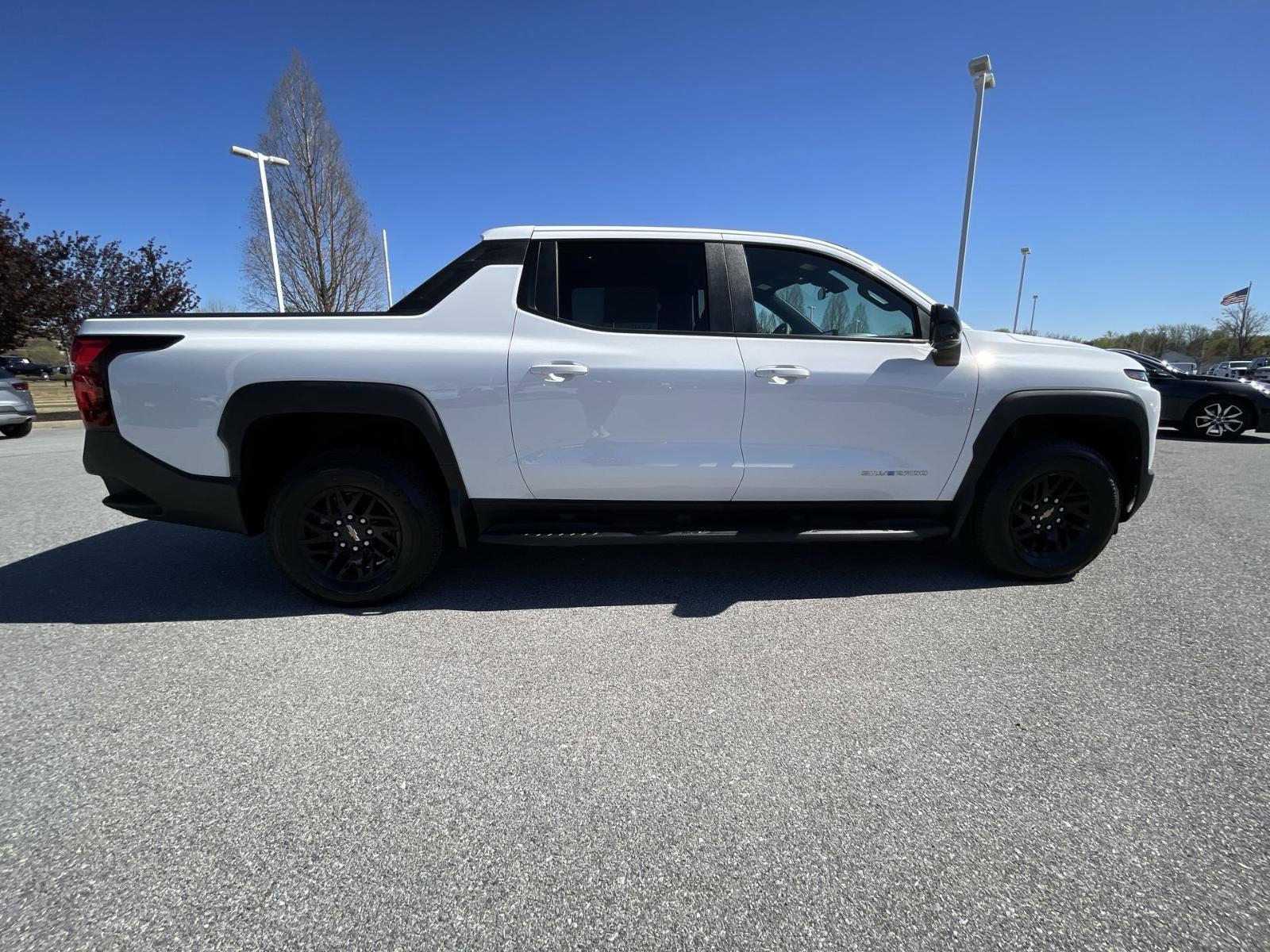 2024 Chevrolet Silverado EV Vehicle Photo in BENTONVILLE, AR 72712-4322