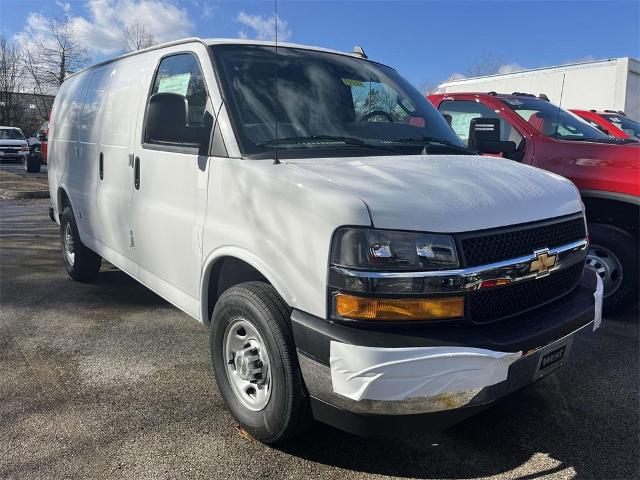 2025 Chevrolet Express Cargo 2500 Vehicle Photo in ALCOA, TN 37701-3235