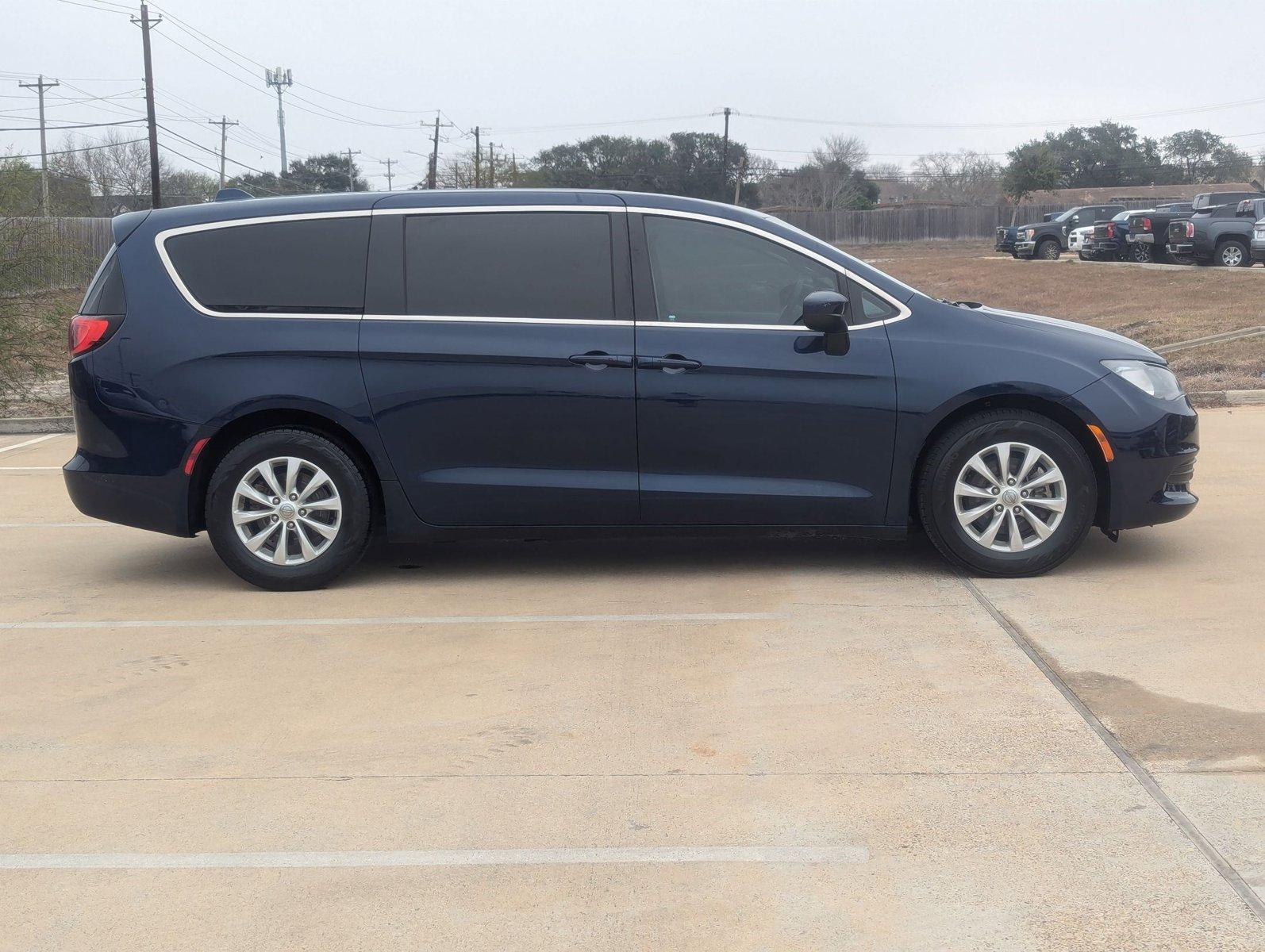 2017 Chrysler Pacifica Vehicle Photo in CORPUS CHRISTI, TX 78412-4902