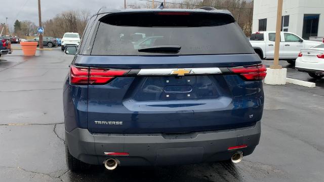 2022 Chevrolet Traverse Vehicle Photo in MOON TOWNSHIP, PA 15108-2571