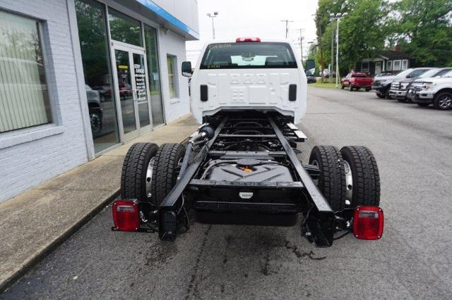 2024 Chevrolet Silverado Chassis Cab Vehicle Photo in FAIRMONT, WV 26554-2318