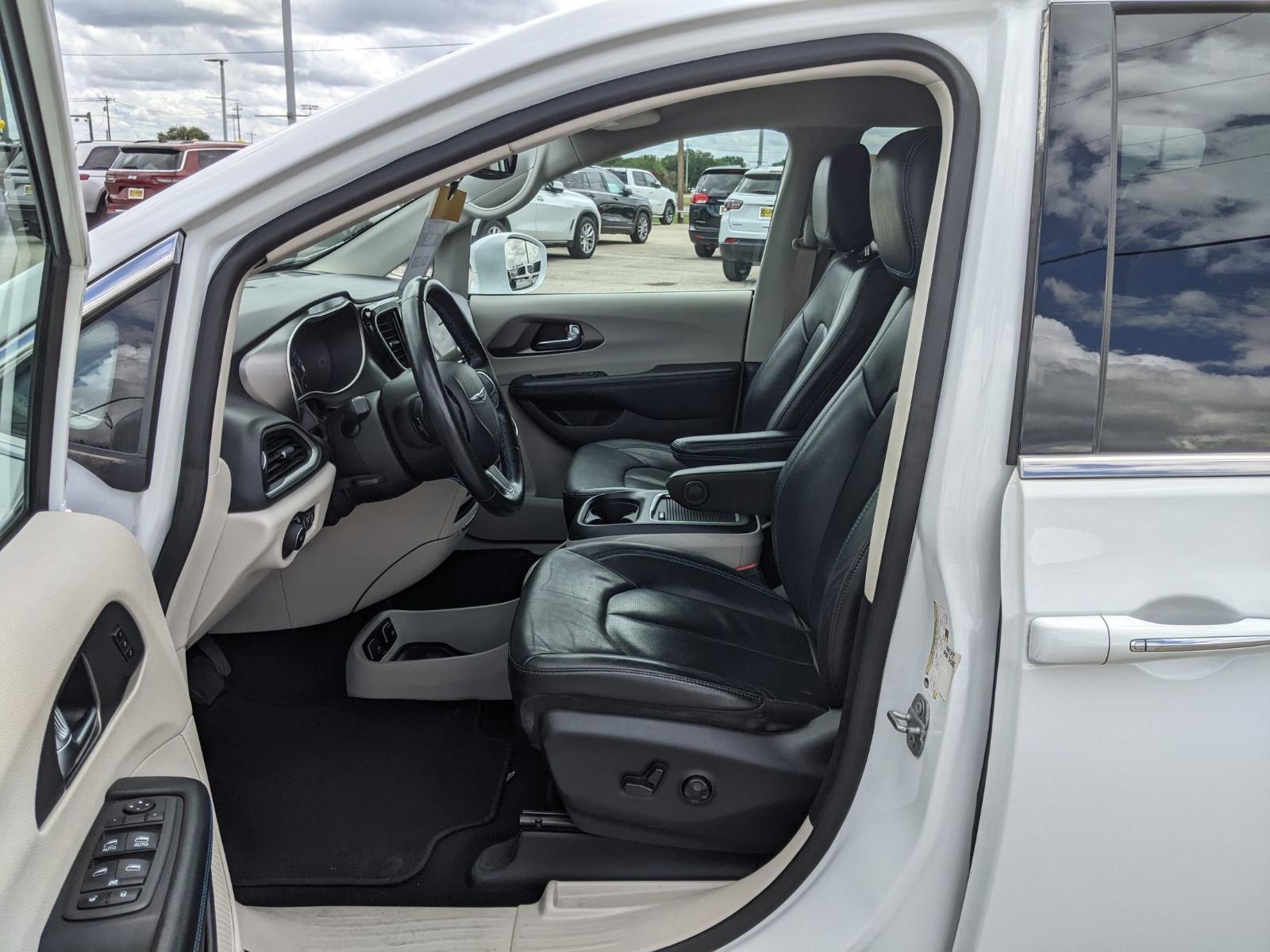 2021 Chrysler Pacifica Vehicle Photo in Seguin, TX 78155