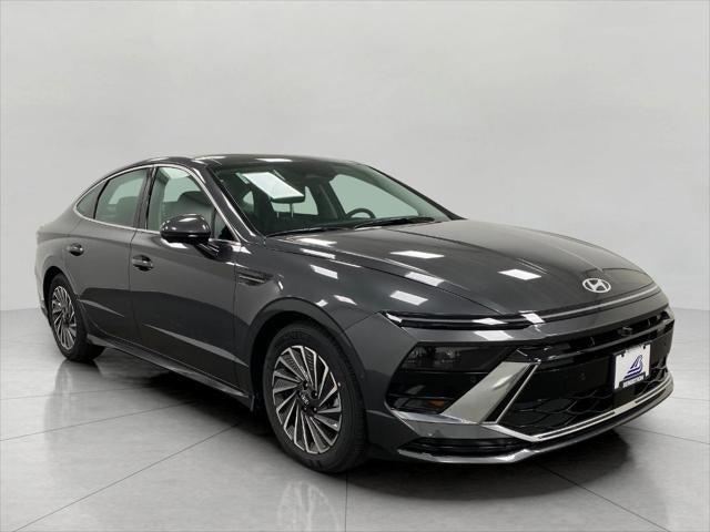 2025 Hyundai SONATA Hybrid Vehicle Photo in Neenah, WI 54956
