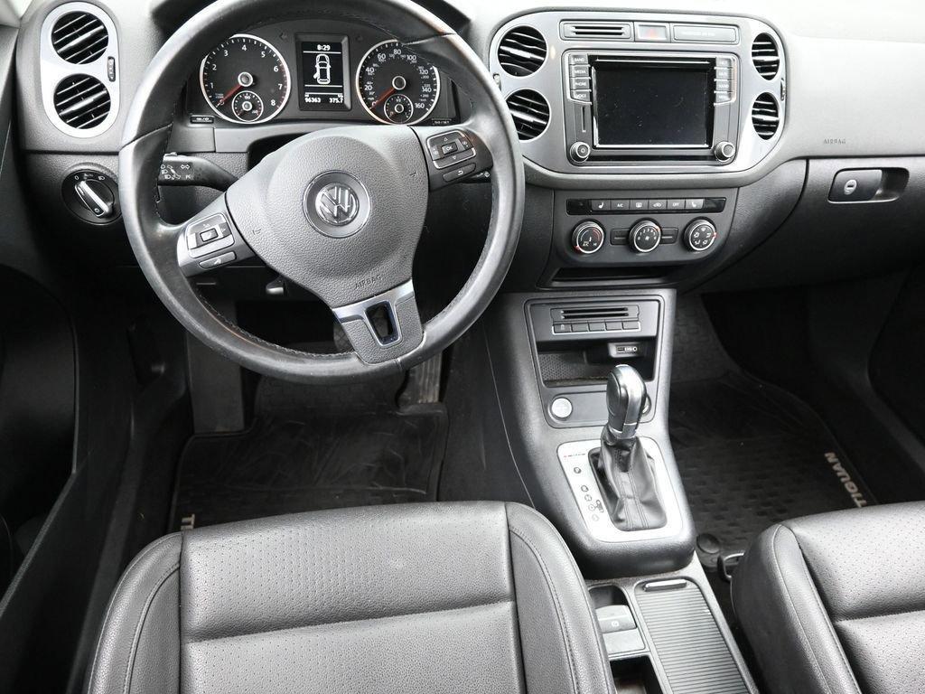 2017 Volkswagen Tiguan Vehicle Photo in Marion, IA 52302