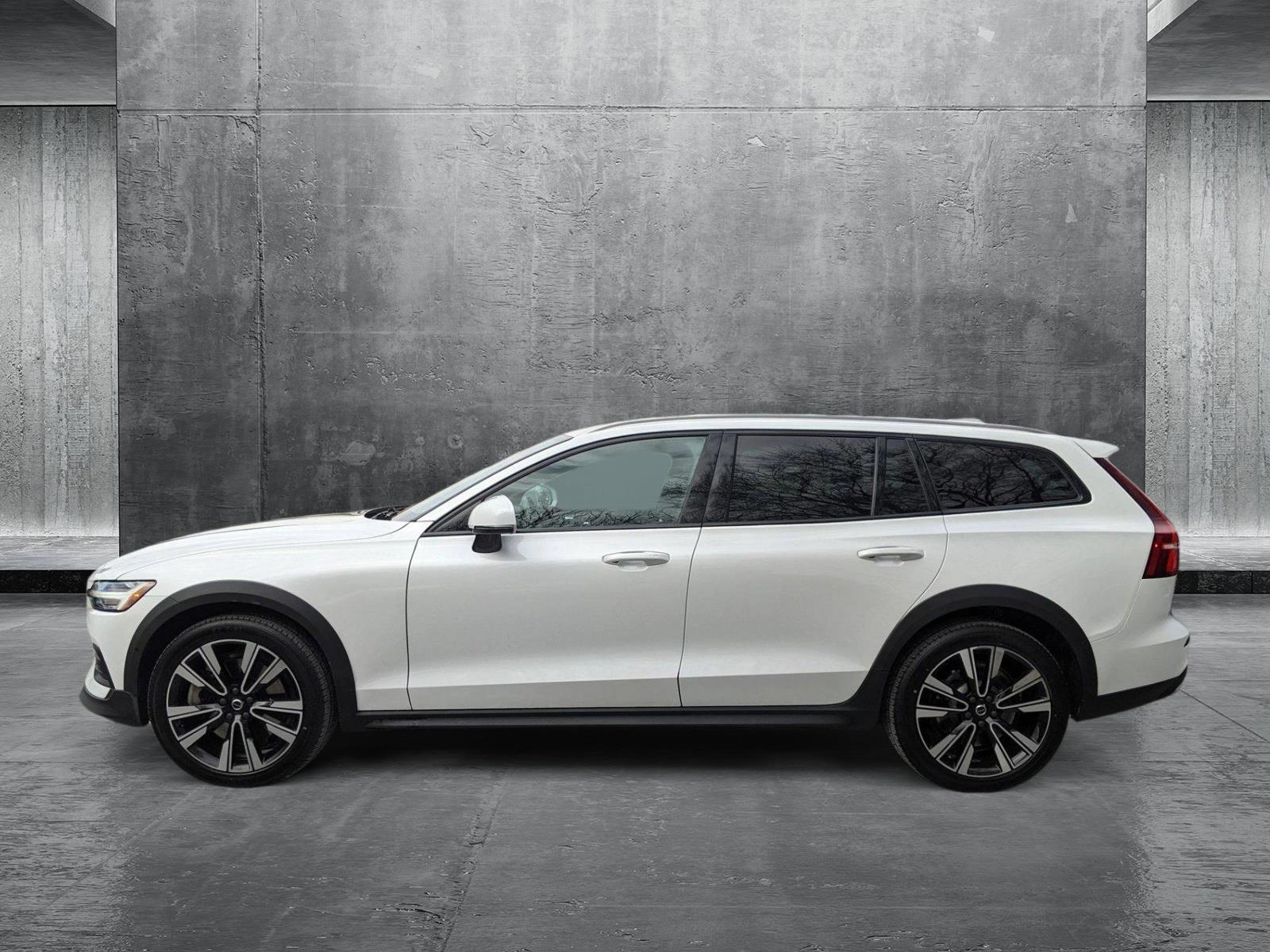 2020 Volvo V60 Cross Country Vehicle Photo in Cockeysville, MD 21030