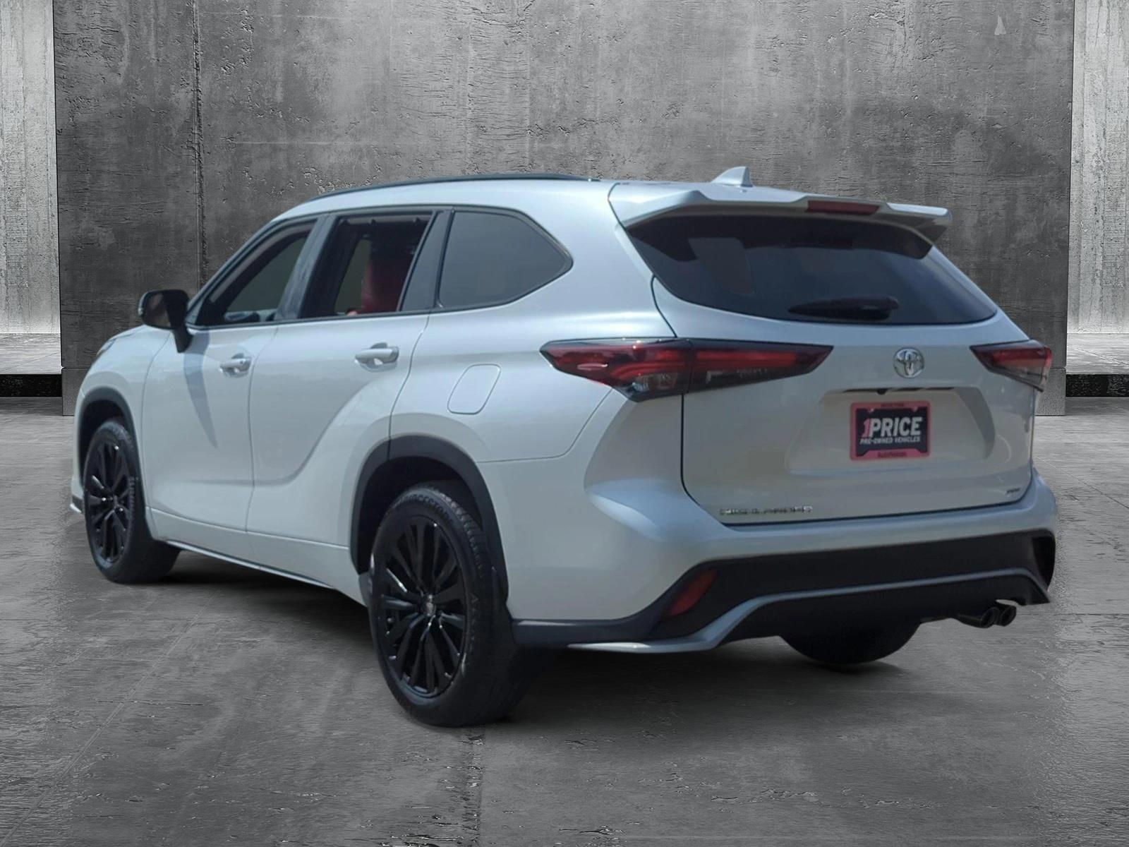 2024 Toyota Highlander Vehicle Photo in Ft. Myers, FL 33907