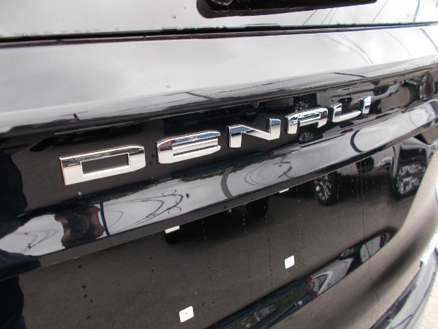 2025 GMC Acadia Vehicle Photo in LOWELL, MA 01852-4336