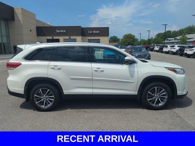 2019 Toyota Highlander Vehicle Photo in Merrillville, IN 46410