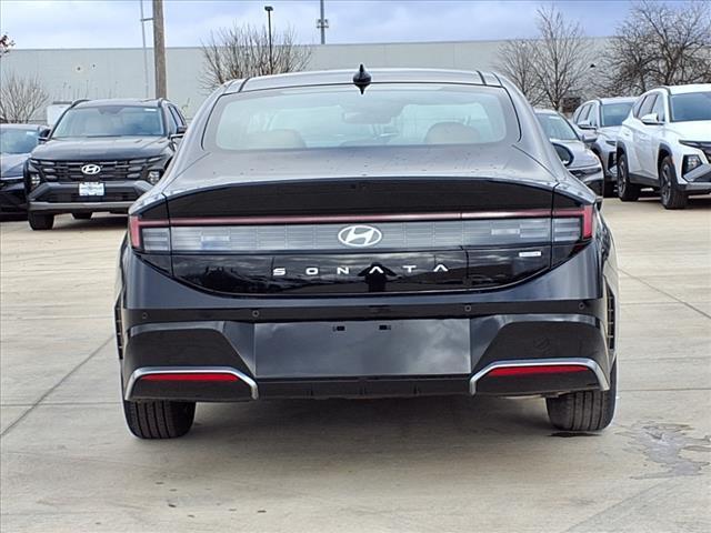 2025 Hyundai SONATA Hybrid Vehicle Photo in Peoria, IL 61615