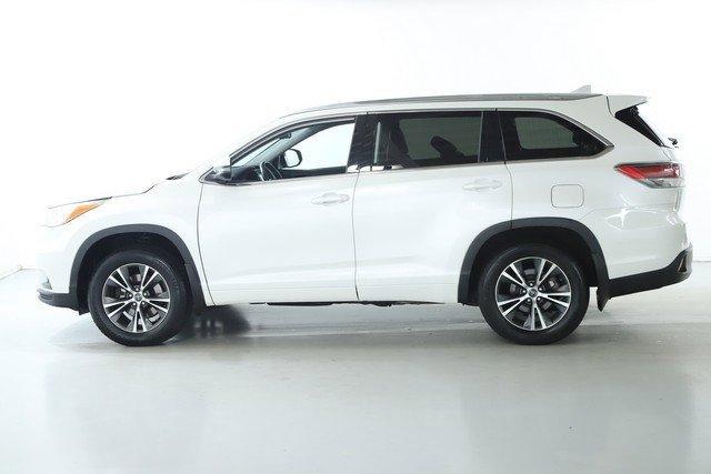 2016 Toyota Highlander Vehicle Photo in BEACHWOOD, OH 44122-4298