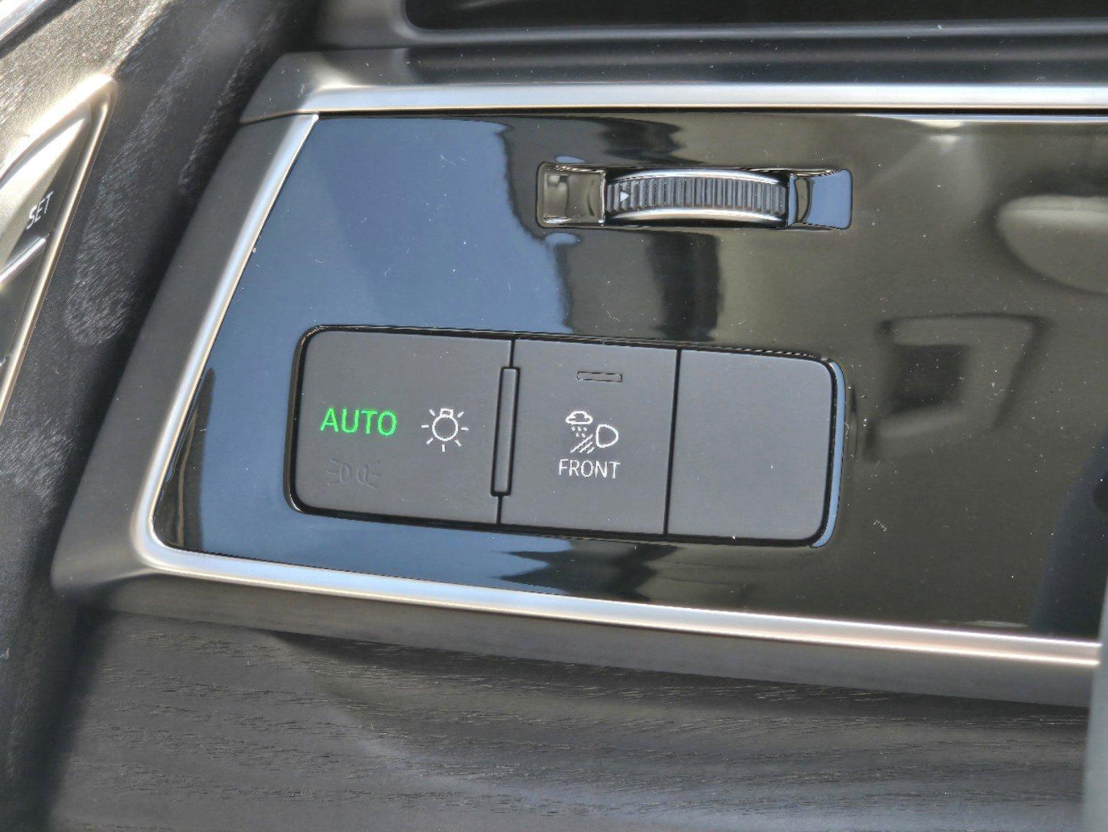 2025 Audi Q7 Vehicle Photo in SUGAR LAND, TX 77478