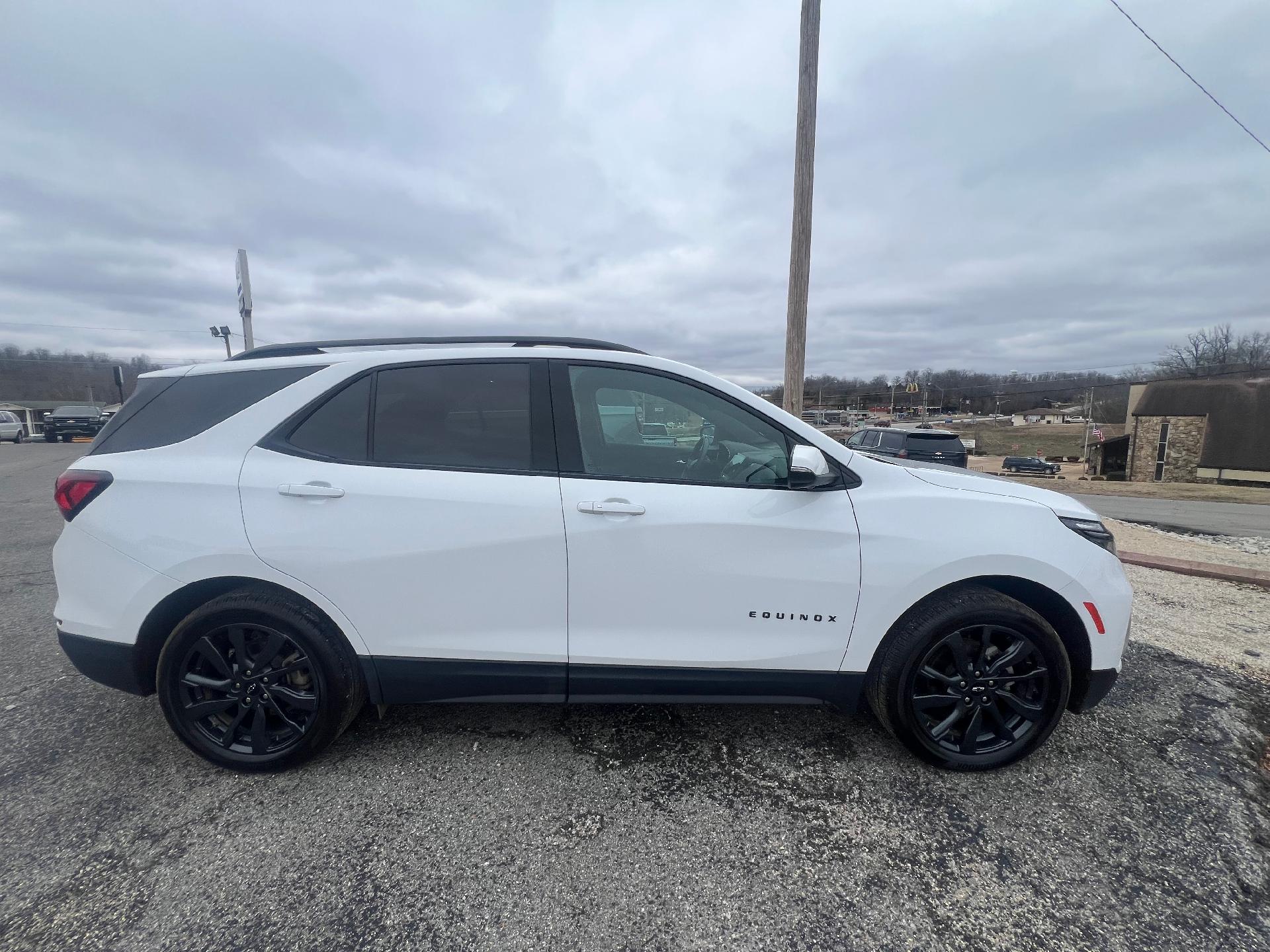 Used 2022 Chevrolet Equinox RS with VIN 3GNAXWEV8NS101513 for sale in Doniphan, MO