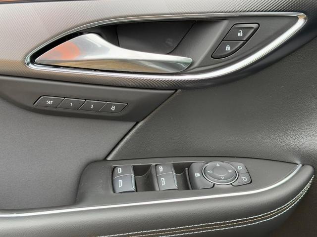 2025 Buick Envision Vehicle Photo in COLUMBIA, MO 65203-3903