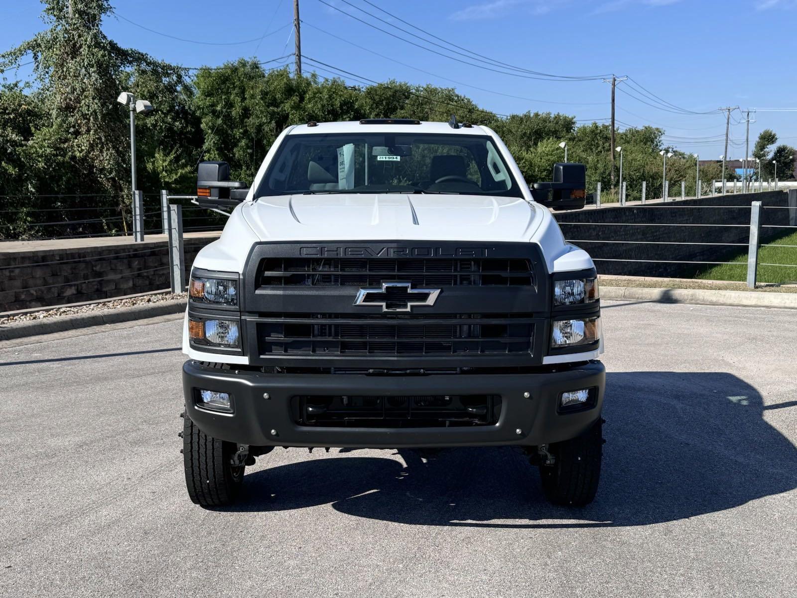 2024 Chevrolet Silverado 6500 HD Vehicle Photo in GEORGETOWN, TX 78626-7508