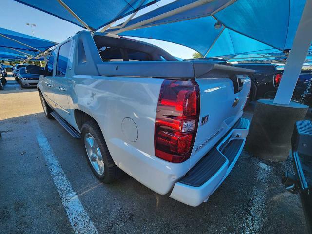 2011 Chevrolet Avalanche Vehicle Photo in DENTON, TX 76210-9321