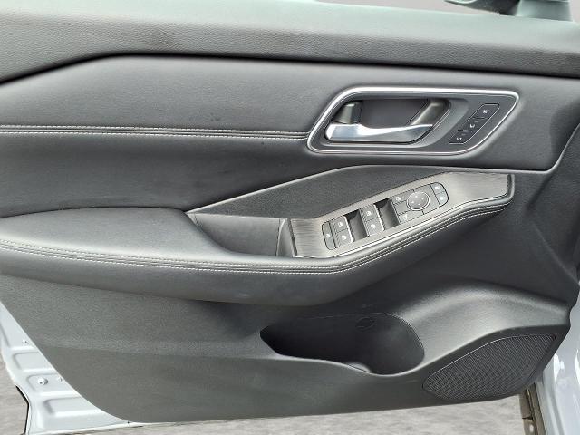 2024 Nissan Rogue Vehicle Photo in Oshkosh, WI 54904