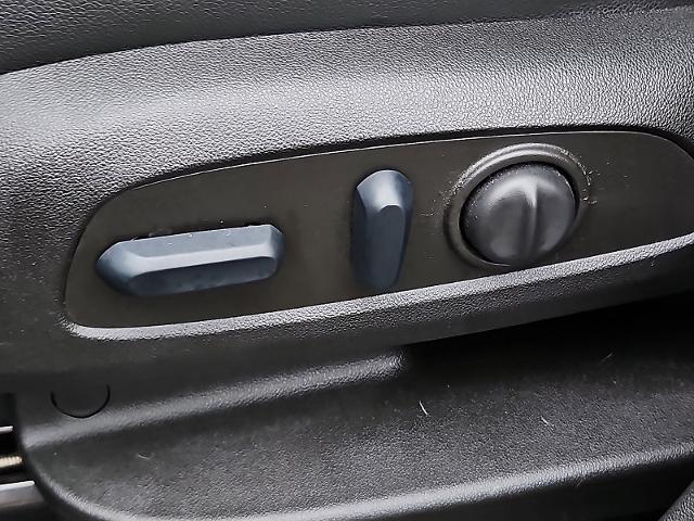 2023 GMC Terrain Vehicle Photo in TREVOSE, PA 19053-4984