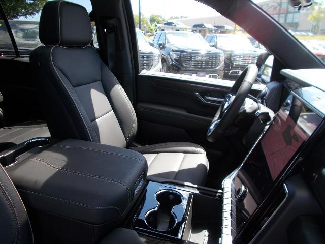 2025 GMC Yukon XL Vehicle Photo in LOWELL, MA 01852-4336