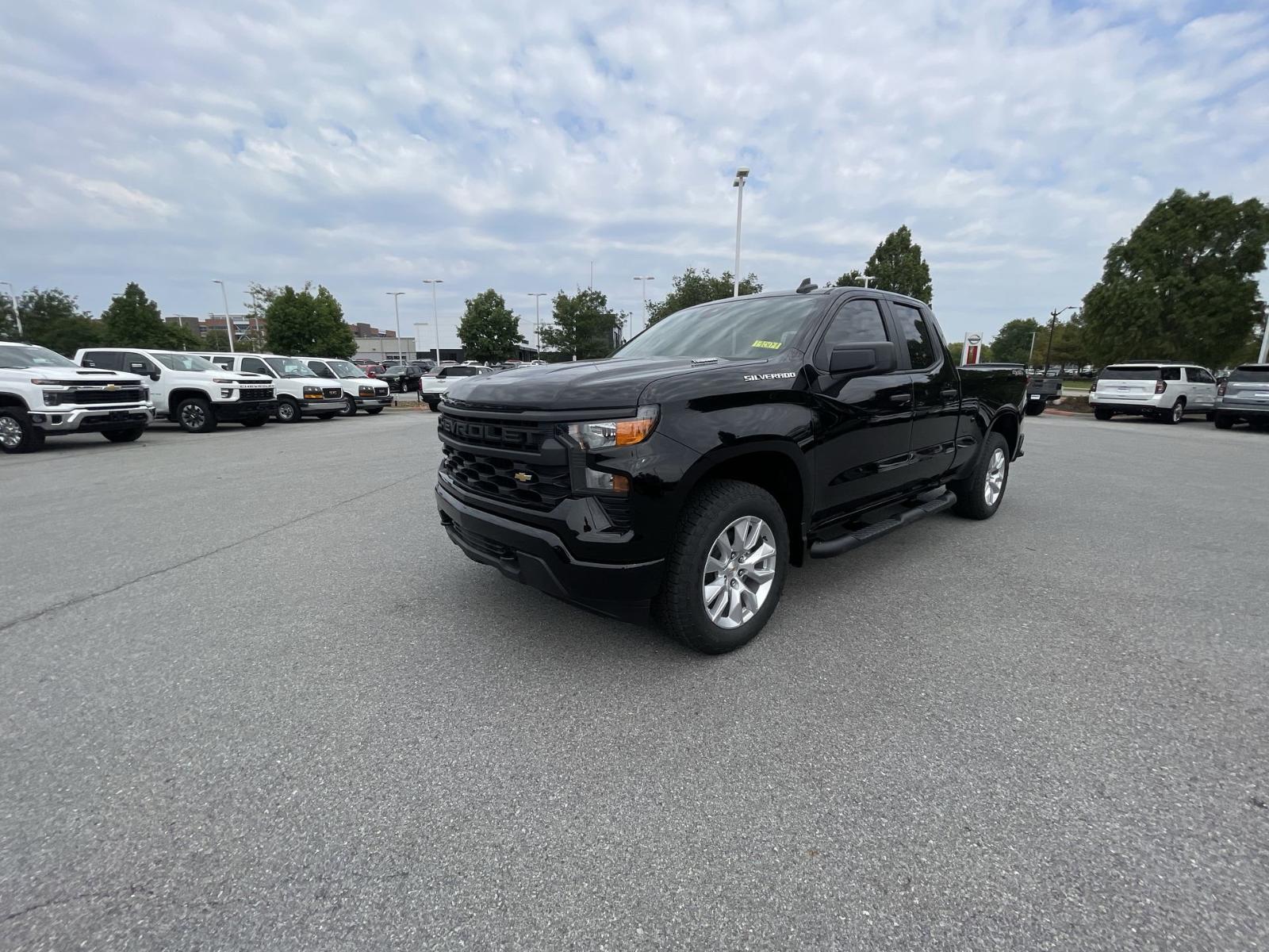 2024 Chevrolet Silverado 1500 Vehicle Photo in BENTONVILLE, AR 72712-4322