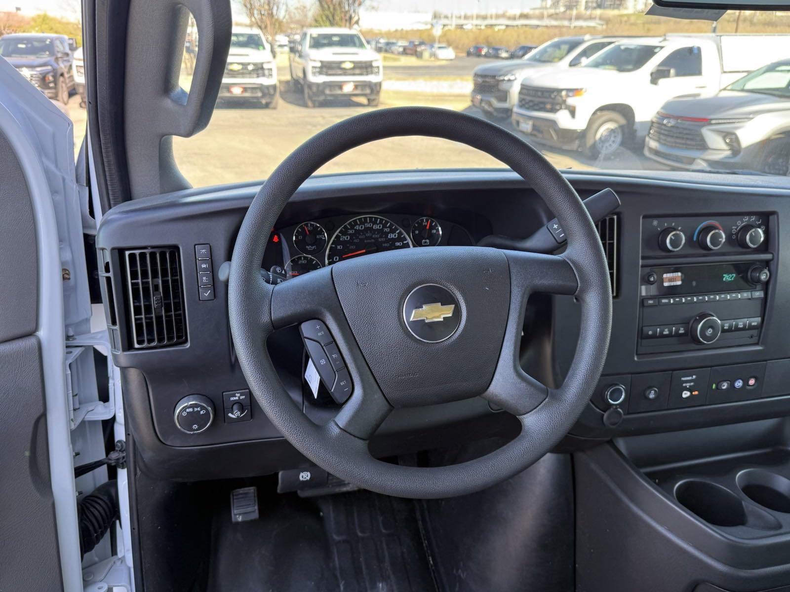 2024 Chevrolet Express Cutaway 3500 Vehicle Photo in GEORGETOWN, TX 78626-7508