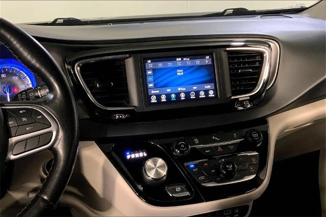 2020 Chrysler Pacifica Vehicle Photo in Lees Summit, MO 64086