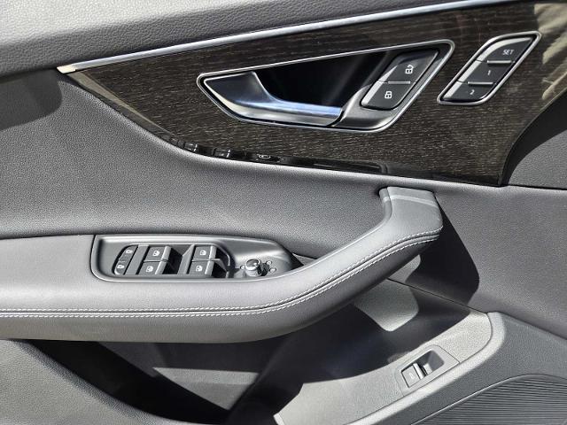 2025 Audi Q7 Vehicle Photo in SUGAR LAND, TX 77478