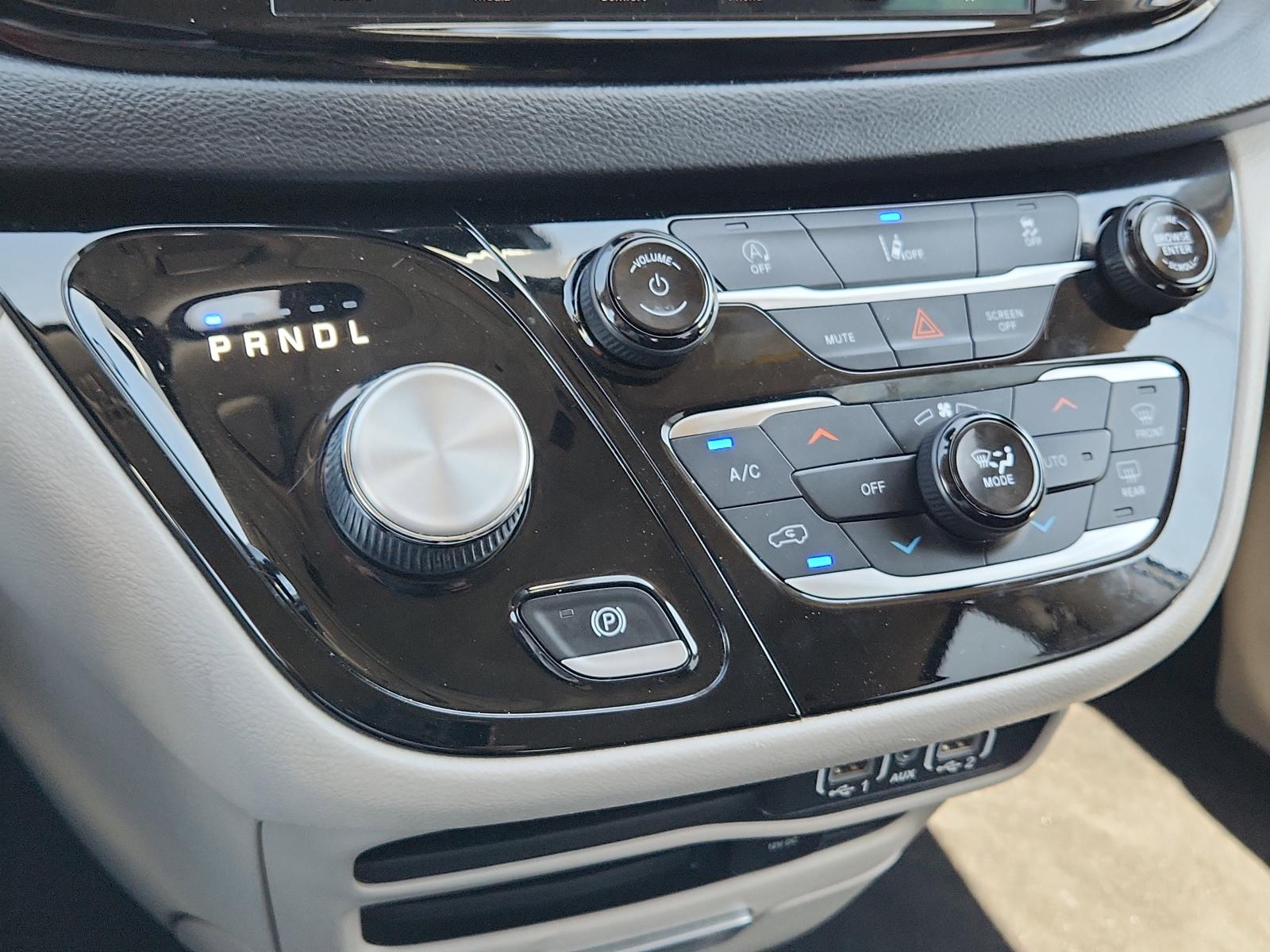 2022 Chrysler Pacifica Vehicle Photo in Albuquerque, NM 87110
