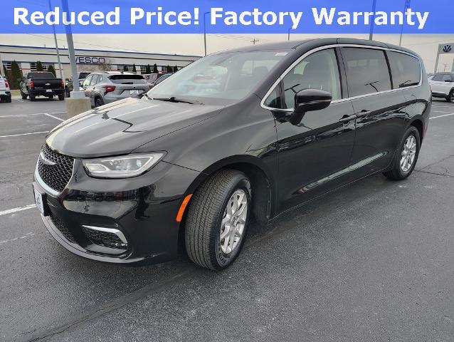 2024 Chrysler Pacifica Vehicle Photo in GREEN BAY, WI 54304-5303