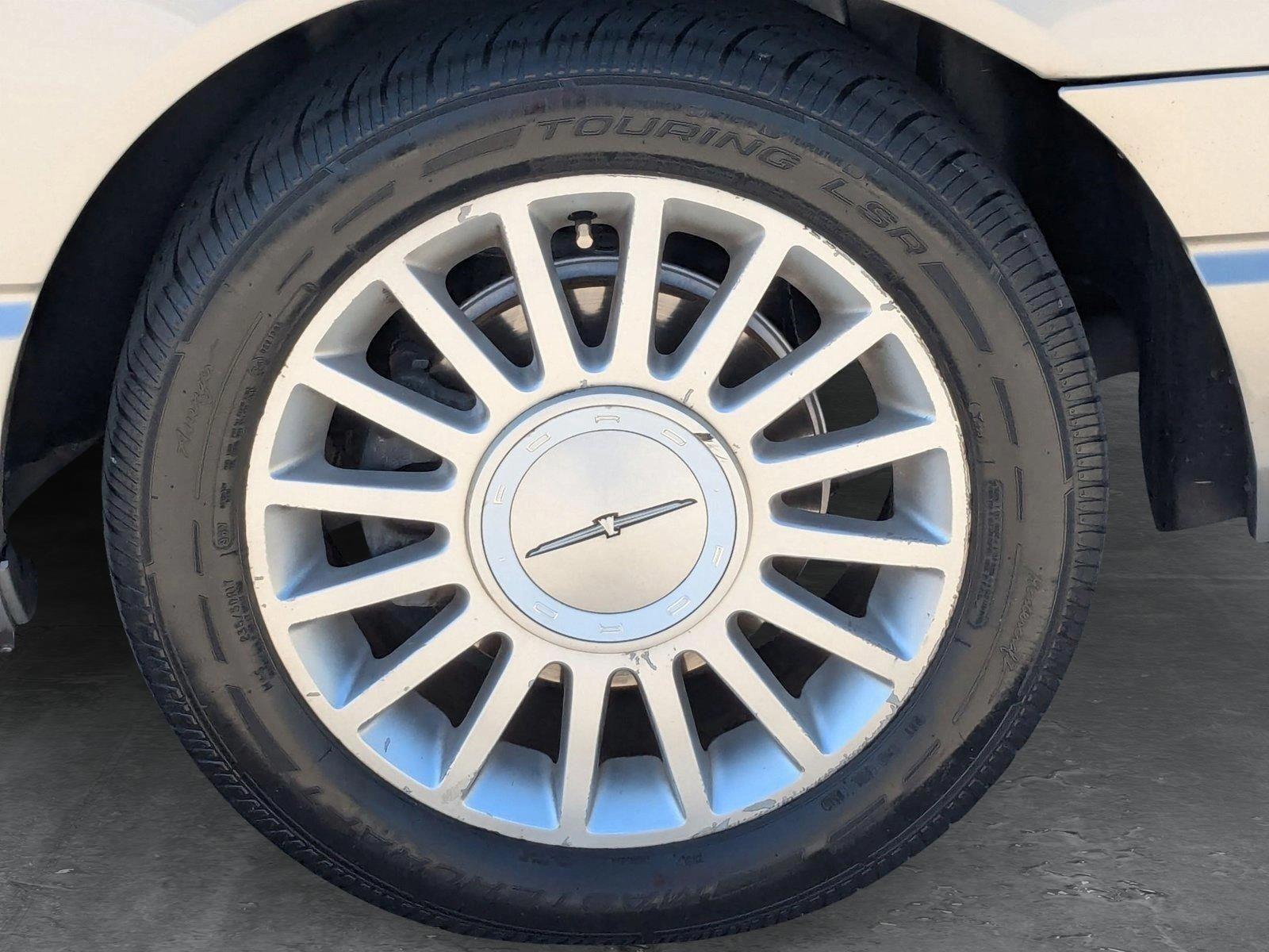 2005 Ford Thunderbird Vehicle Photo in PEMBROKE PINES, FL 33024-6534