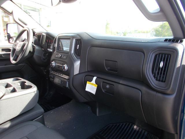 2025 GMC Sierra 3500HD Vehicle Photo in LOWELL, MA 01852-4336