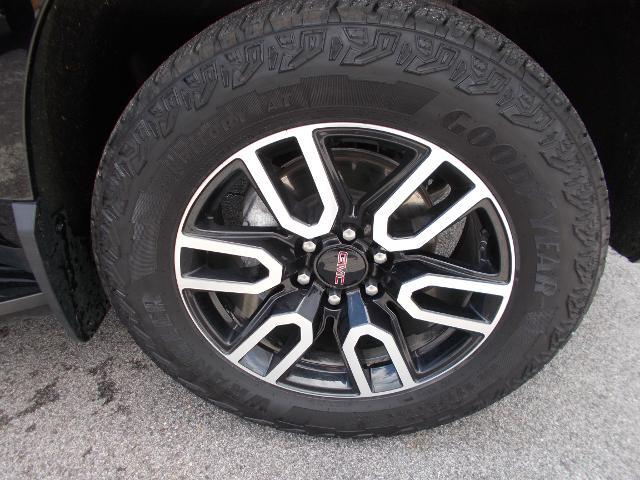 2024 GMC Yukon XL Vehicle Photo in LOWELL, MA 01852-4336