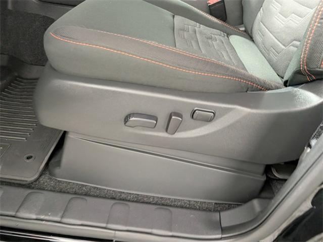 2025 Nissan Frontier Vehicle Photo in ENGLEWOOD, CO 80113-6708