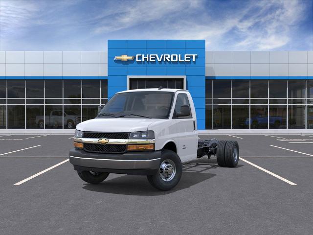 2025 Chevrolet Express Cutaway 4500 Vehicle Photo in PAWLING, NY 12564-3219