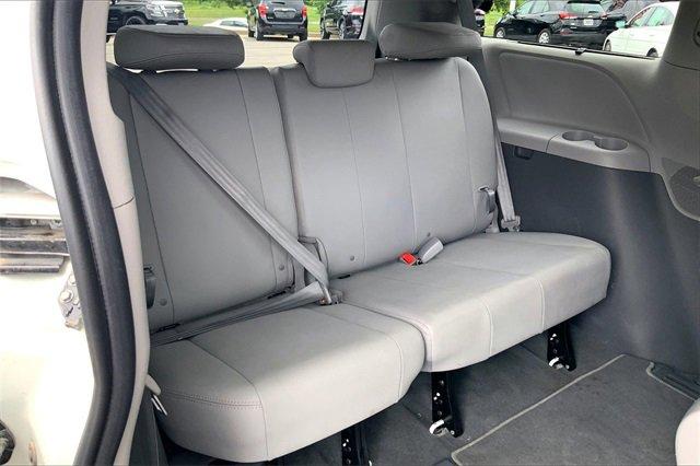 2020 Toyota Sienna Vehicle Photo in KANSAS CITY, MO 64114-4502